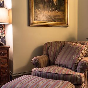 Colonial Queen Room