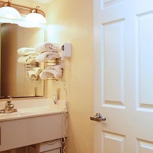 1 Bedroom 1 Bath Oceanfront Condo 2 Queens Sleeper Sofa Wall Bed T22