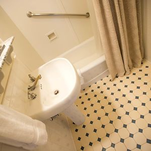 Tradition Queen Room