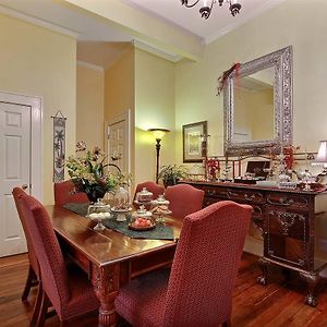 Palm King Suite
