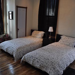 Deluxe Queen Suite