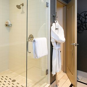 One-Bedroom King Suite