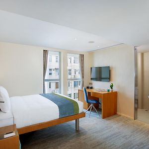 Premier Twin Room Female only