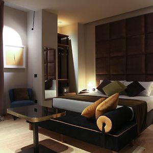 Connecting Room
