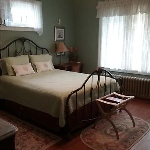 Superior Queen Room Shower