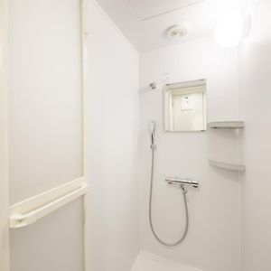 Standard Top floor Capsule Female only
