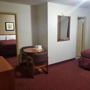 Three Queen Bed Suite Non Smoking