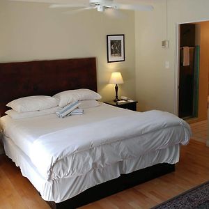 Deluxe  King Room Male only