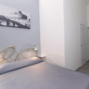 Connecting Room