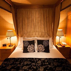 Double Room Four Poster Bed