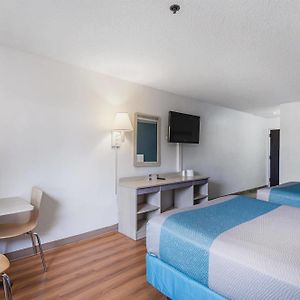 Deluxe Queen Room Two Queen Beds Smoking