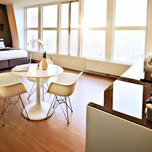 Ams Suites