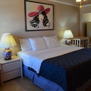 Deluxe King Studio