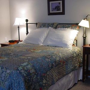 Classic Queen Room