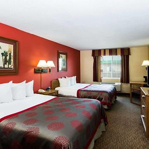 Deluxe Room Three Queen Beds Non-Smoking