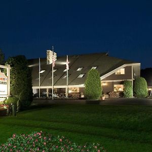 Commodores Inn