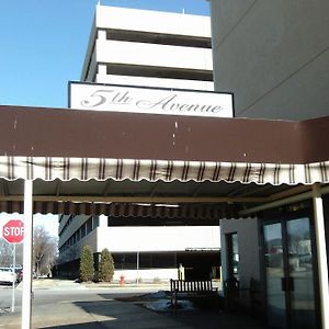 5Th Avenue Inn & Suites