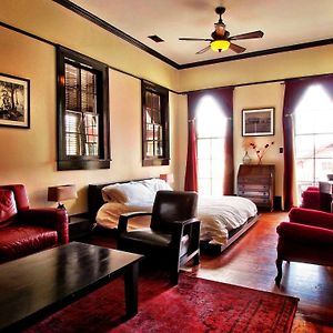 Royal Street Inn & Bar