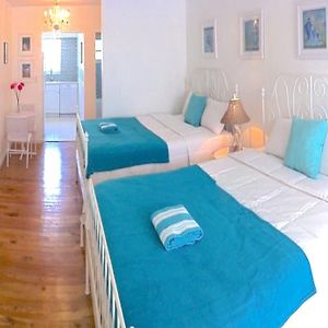 Studio Two Queen Beds