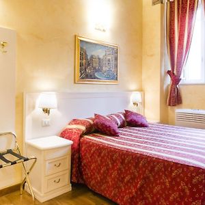 Classic Queen Room