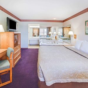 Lakefront Deluxe King Room Spa Bath Non-Smoking