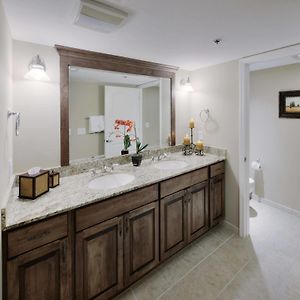 One-Bedroom King Suite