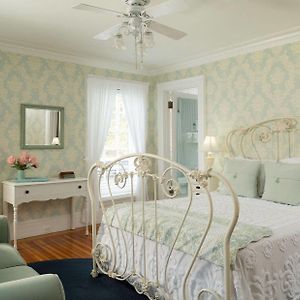 Room 4 Estate Queen Room