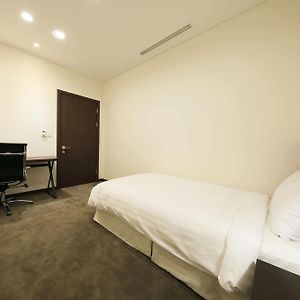 Deluxe Two-Bedroom Apartment