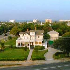 August Seven Inn