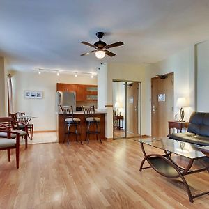One-Bedroom Queen Suite