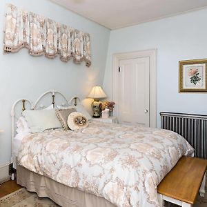 Vivienne Room