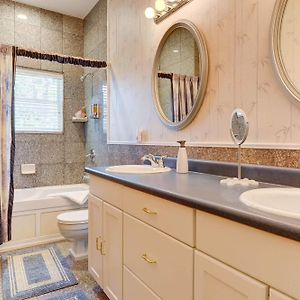 Deluxe Suite Spa Bath