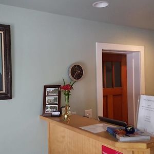 Captain'S Quarters Motel