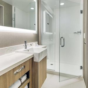 King Suite Hearing accessible