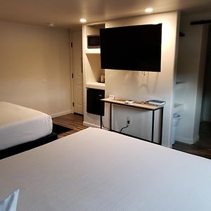 Queen Room Two Queen Beds