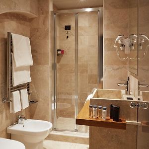 Classic Queen Room