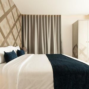 Premier Corner King Room