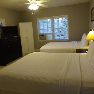 Queen Room Two Queen Beds 08