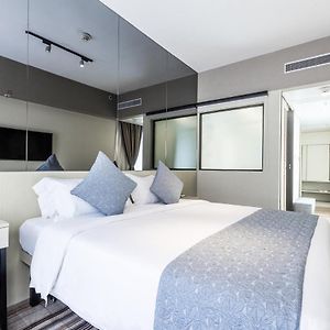 Superior Corner Room