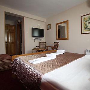 Budget King Room
