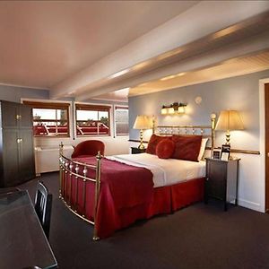 Deluxe  Queen Room Disability Access