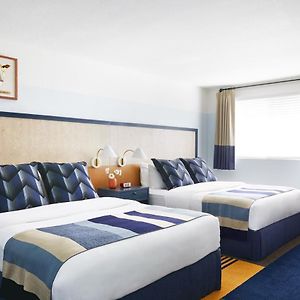2 QUEEN BEDS RETRO CLASSIC