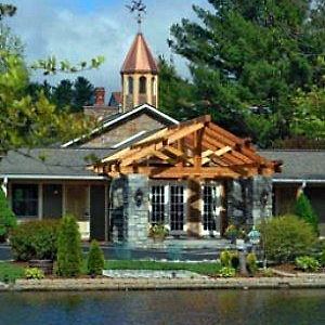 Village Inn - Blowing Rock