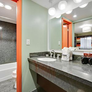 Deluxe Double Queen Room