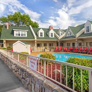 Econo Lodge Inn & Suites Gatlinburg At The Convention Center