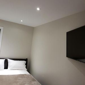 Junior Queen Room
