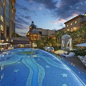 Mandarin Twin Room