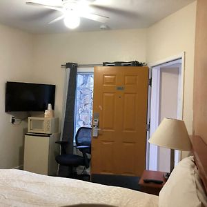 Budget King Room