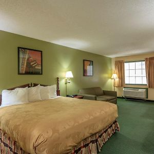 Deluxe King Room First Floor Non-Smoking
