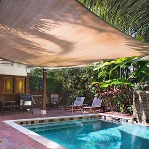 Travelers Palm Inn